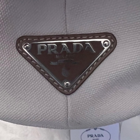 Prada - Picture 4 of 6